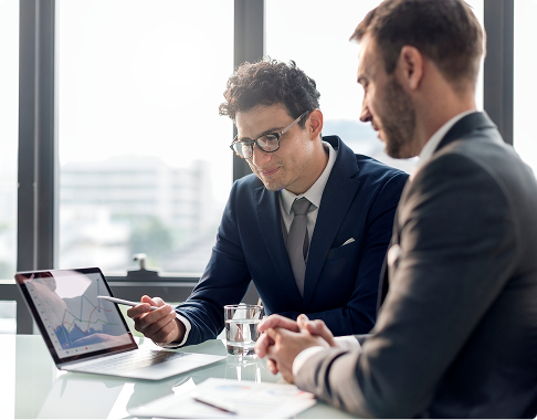 Profesionales en reunión de trabajo